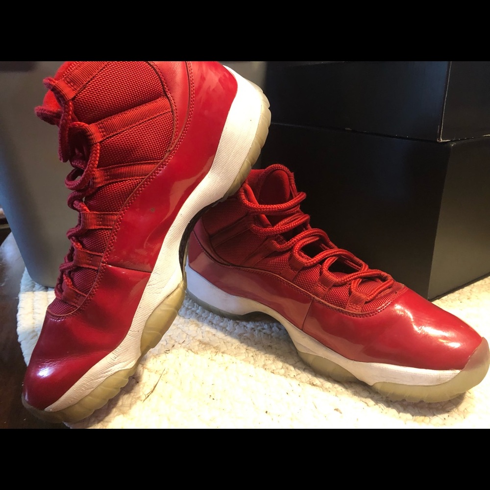 Jordan 11 Gym red